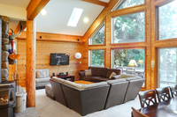 FrostCreekCabin LivingRoom02