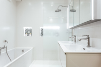 RuedesRenaudes Bathroom02