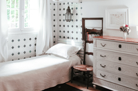 AvenuedesFauvettes Bedroom2