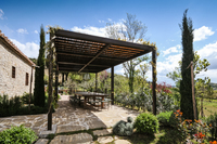 CarmineResidence Dining area pergola
