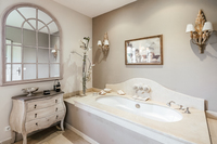 RuedesMejeansResidence Bathroom2