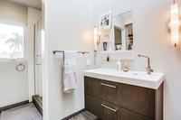 SheffieldAvenueResidence Bathroom2