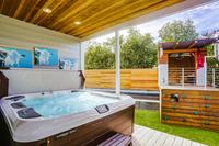 SheffieldAvenueResidence Hottub