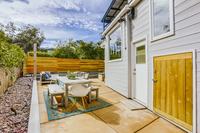 SheffieldAvenueResidence OutdoorSeating