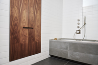 APT34_BATHROOM_BATH_LS APT34_BATHROOM_BATH_LS