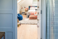 V bathroom to bedroom