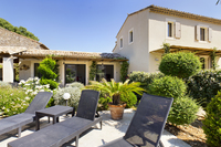 The Avenue de la Leque Residence