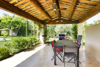 The Avenue de la Leque Residence