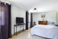 The Avenue de la Leque Residence