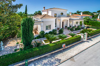 The Rua Palmeira Residence