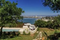 The Casa da Colmeia Residence