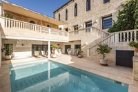 The Carrer de la Reina Residence 