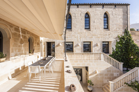 The Carrer de la Reina Residence 