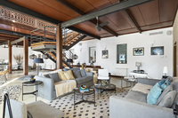 The Carrer de la Reina Residence 