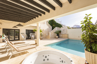 The Carrer de la Reina Residence 