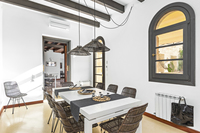 The Carrer de la Reina Residence 