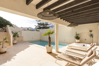 The Carrer de la Reina Residence 