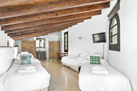 The Carrer de la Reina Residence 