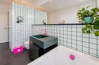 907A8140 v1 907A8140 v1