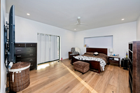 Guest room   Queen bed