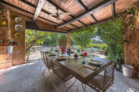 Covered Pergola dining table1