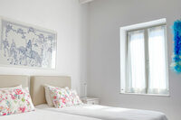 13b Upstairs Twins 13b Upstairs Twins