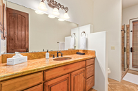 Each guest bedroom is equipped with a king size bed and luxury linens.
| The Sonoran by Boutiq Luxury Vacation Rentals | Scottsdale, Arizona