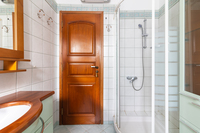Bathroom (2nd floor) (2)