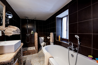 Apartment 4   Bathroom Apartment 4   Bathroom