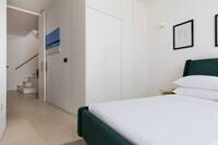 The Simon Close Residence