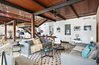 The Carrer de la Reina Residence 
