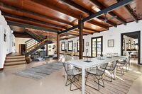 The Carrer de la Reina Residence 