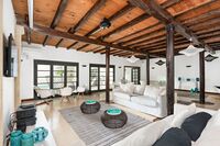 The Carrer de la Reina Residence 