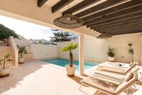 The Carrer de la Reina Residence 