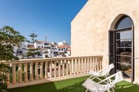 The Carrer de la Reina Residence 