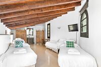 The Carrer de la Reina Residence 