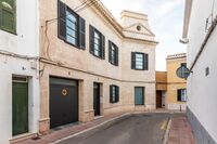 The Carrer de la Reina Residence 