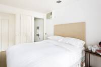 The Gironde Road Residence