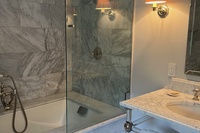 15_oldoak_primary_bath2