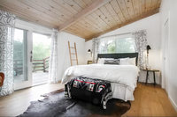 DryCreekBedroom04