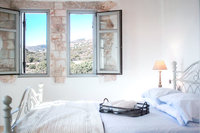 FaragasBedroom 02