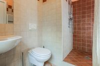 ViaTorrettaBathroom 02