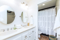 KapiolaniBathroom 1