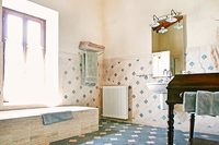 MontecastelliVillaBathroom01