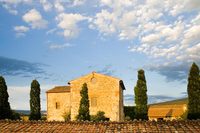 MontecastelliVillaFacade01