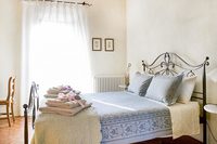Leccino MontecastelliVillaBedroom03