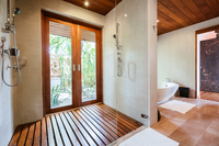 TheVillaWanoraBathroom06