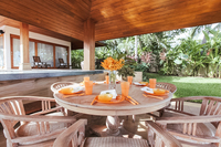 TheVillaWanoraOutdoorDining